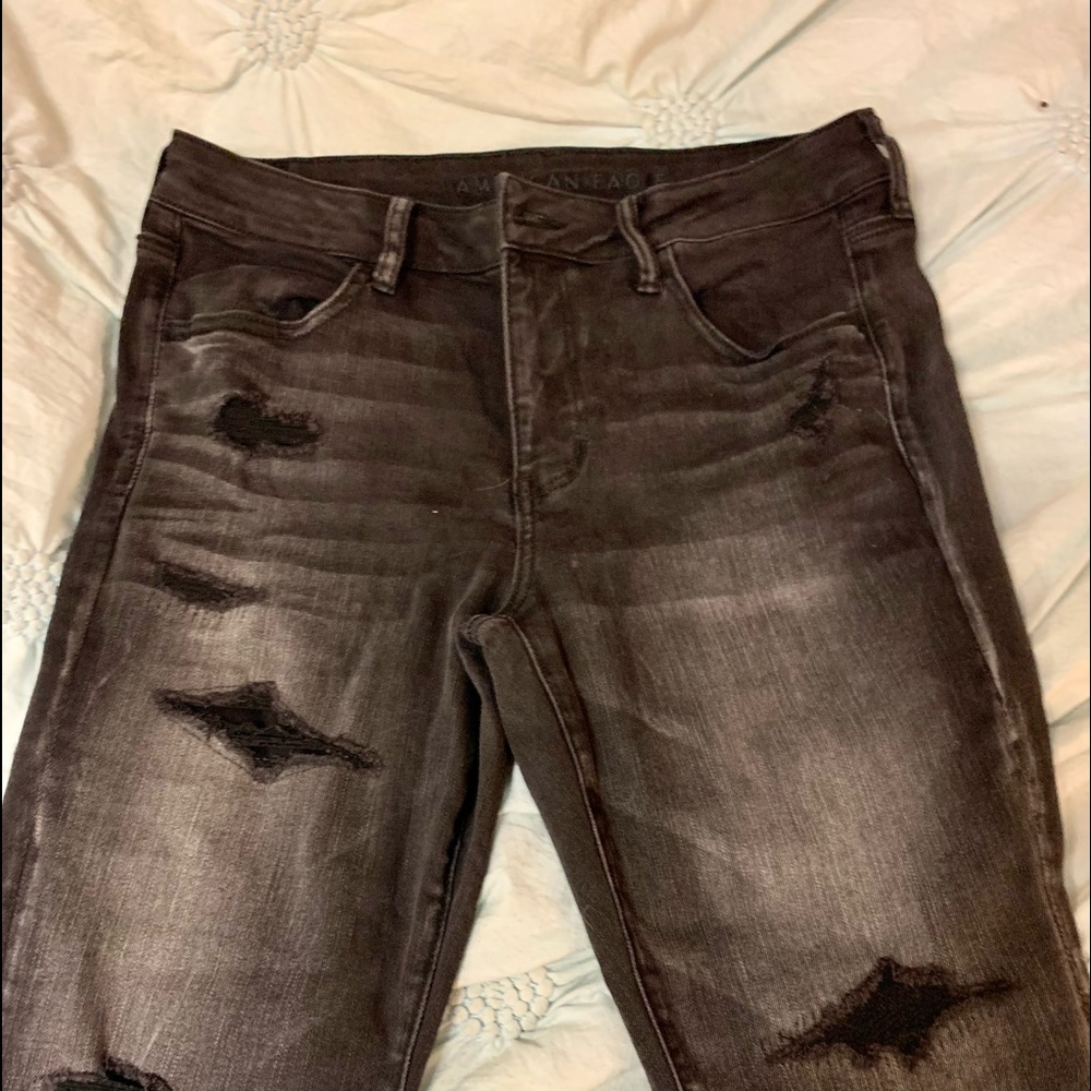 American eagle black distressed skinny Jean women 14 short